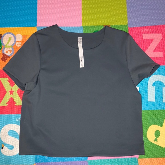 Lululemon SS - Picture 2 of 4